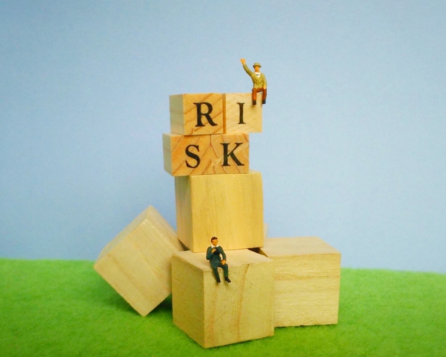 リスクと書かれた積木のイメージ