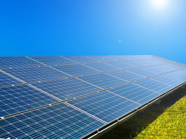太陽光発電は個人投資向き？メリットデメリットや今後の展望から検討
